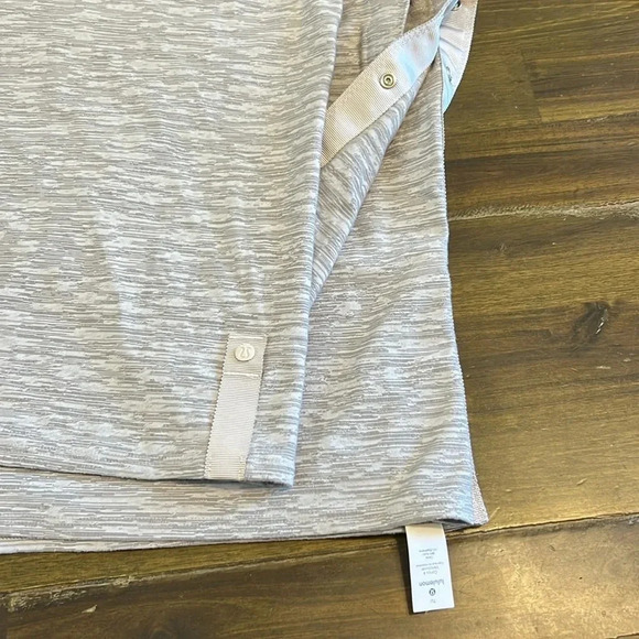 Lululemon Gray Textured Scarf Wrap Vinyasa Snap Button Neutral Minimal - Picture 2 of 4